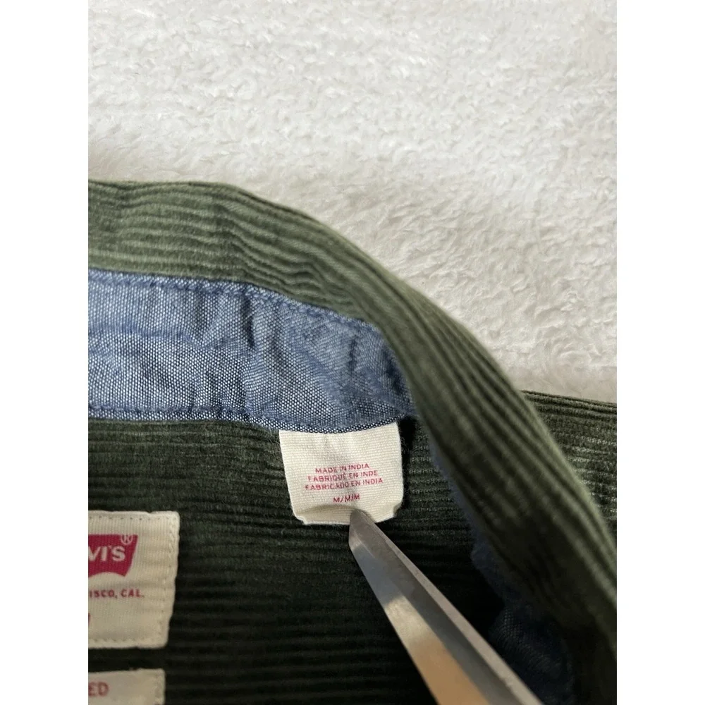 Levis Green Corduroy Relaxed Fit Long Sleeve Button Up Shirt Men's Med Pockets